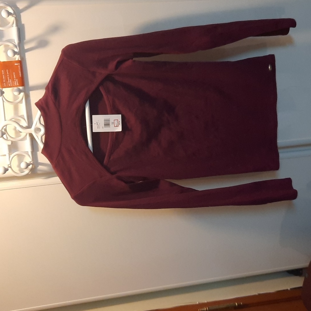 2 for $15 Guess keyhole top